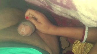 स्कूल के बाद टीन 18+ जोड़ी के अंतरंग पलों का होममेड वीडियो का आनंद लेती है।